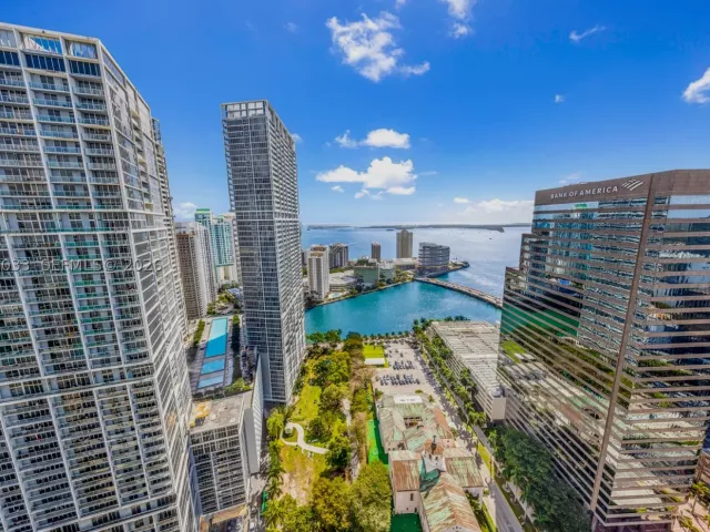 2-bedroom condo for sale in Miami - 500 Brickell Ave 3707 - MondialRealty