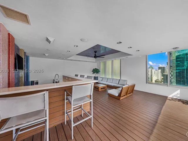 2-bedroom condo for sale in Miami - 500 Brickell Ave 3707 - MondialRealty