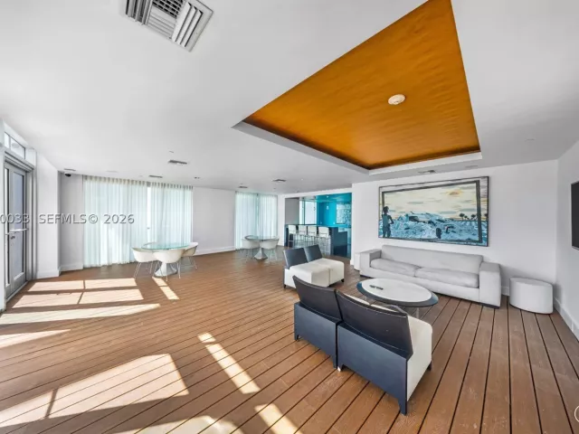 2-bedroom condo for sale in Miami - 500 Brickell Ave 3707 - MondialRealty