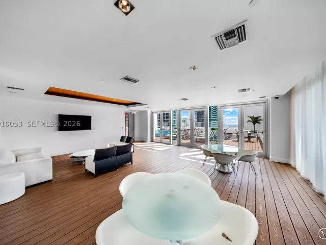 2-bedroom condo for sale in Miami - 500 Brickell Ave 3707 - MondialRealty