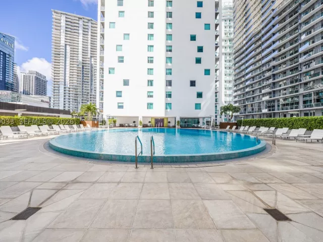 2-bedroom condo for sale in Miami - 500 Brickell Ave 3707 - MondialRealty