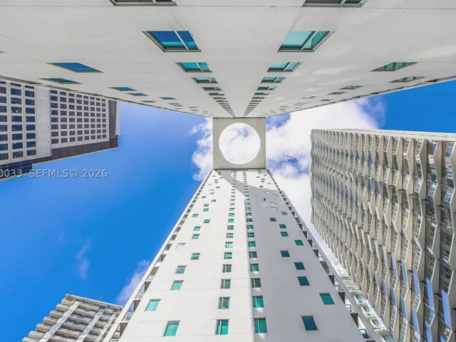 2-bedroom condo for sale in Miami - 500 Brickell Ave 3707 - MondialRealty