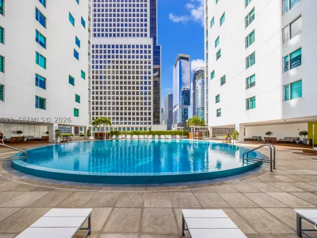 2-bedroom condo for sale in Miami - 500 Brickell Ave 3707 - MondialRealty