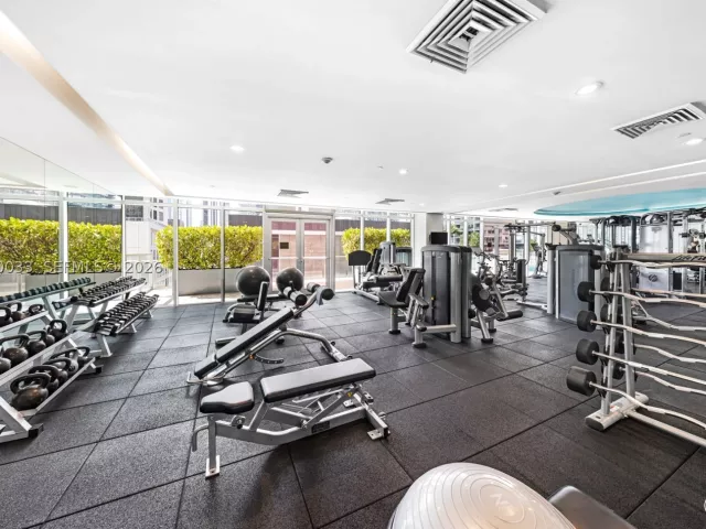 2-bedroom condo for sale in Miami - 500 Brickell Ave 3707 - MondialRealty