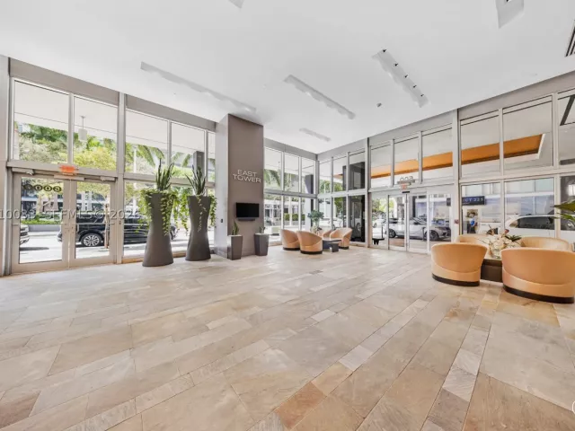 2-bedroom condo for sale in Miami - 500 Brickell Ave 3707 - MondialRealty