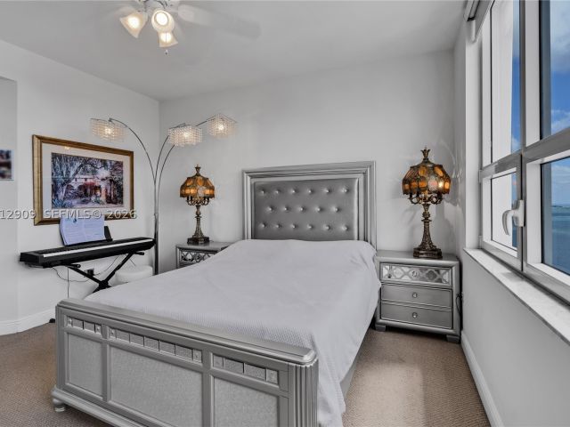 1-bedroom condo for rent in Miami - 848 Brickell Key Dr 1903 - MondialRealty
