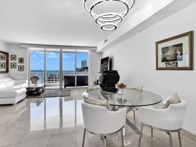 1-bedroom condo for rent in Miami - 848 Brickell Key Dr 1903 - MondialRealty