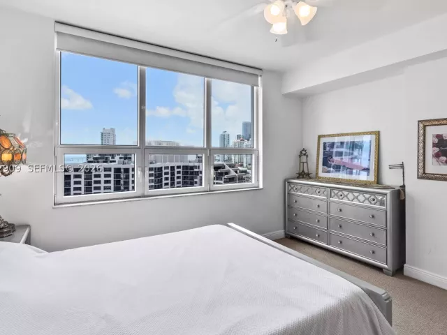 1-bedroom condo for rent in Miami - 848 Brickell Key Dr 1903 - MondialRealty