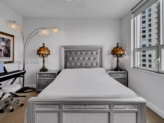 1-bedroom condo for rent in Miami - 848 Brickell Key Dr 1903 - MondialRealty