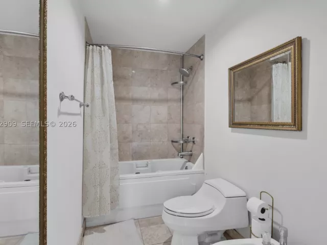 1-bedroom condo for rent in Miami - 848 Brickell Key Dr 1903 - MondialRealty