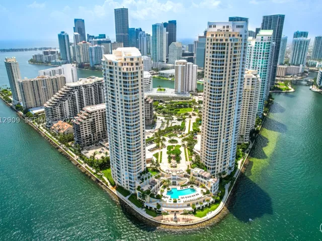1-bedroom condo for rent in Miami - 848 Brickell Key Dr 1903 - MondialRealty