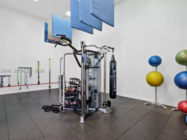 1-bedroom condo for rent in Miami - 848 Brickell Key Dr 1903 - MondialRealty
