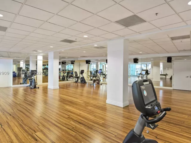 1-bedroom condo for rent in Miami - 848 Brickell Key Dr 1903 - MondialRealty