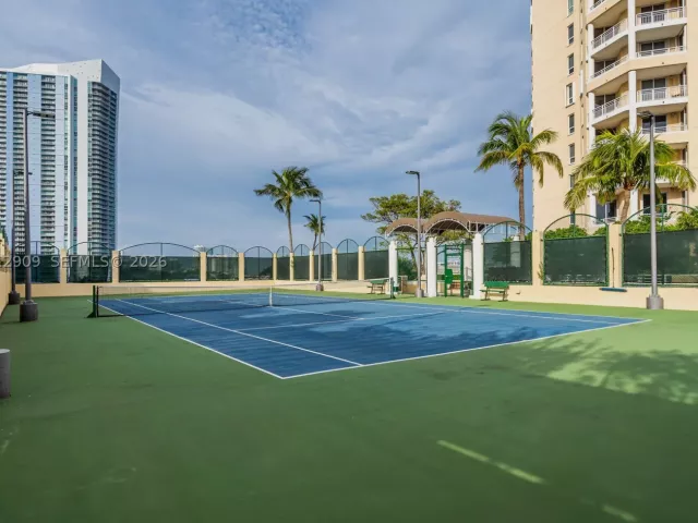 1-bedroom condo for rent in Miami - 848 Brickell Key Dr 1903 - MondialRealty