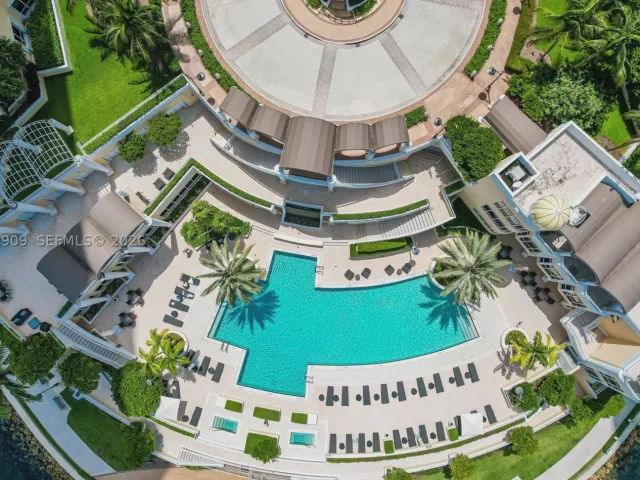 1-bedroom condo for rent in Miami - 848 Brickell Key Dr 1903 - MondialRealty