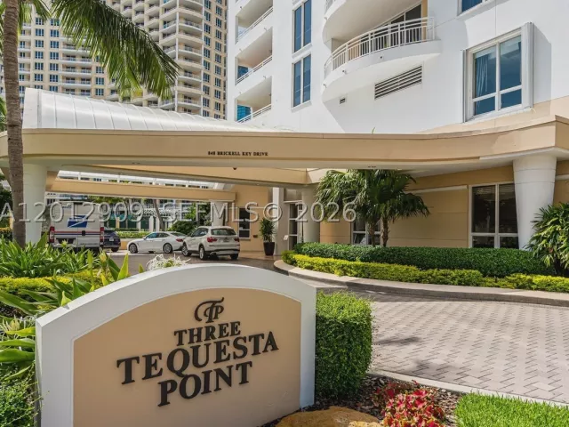 1-bedroom condo for rent in Miami - 848 Brickell Key Dr 1903 - MondialRealty