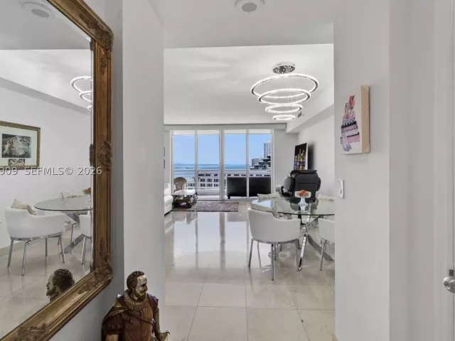 1-bedroom condo for rent in Miami - 848 Brickell Key Dr 1903 - MondialRealty