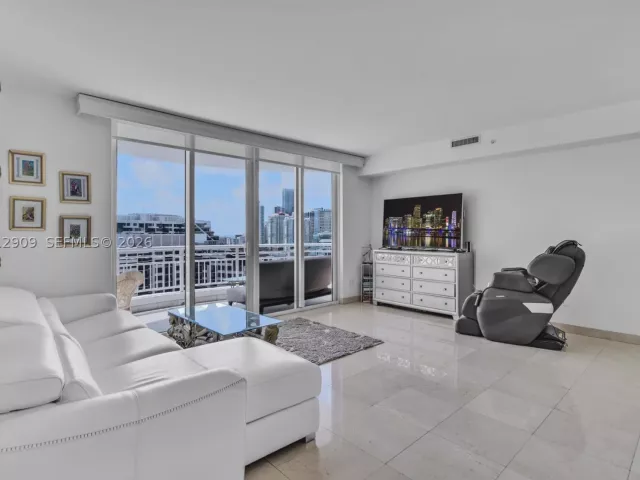 1-bedroom condo for rent in Miami - 848 Brickell Key Dr 1903 - MondialRealty
