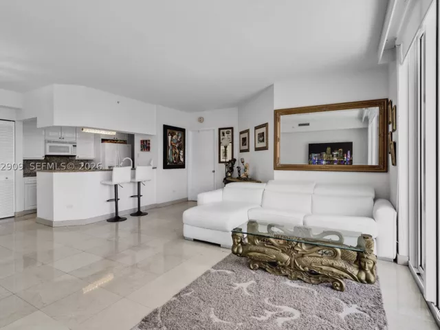 1-bedroom condo for rent in Miami - 848 Brickell Key Dr 1903 - MondialRealty