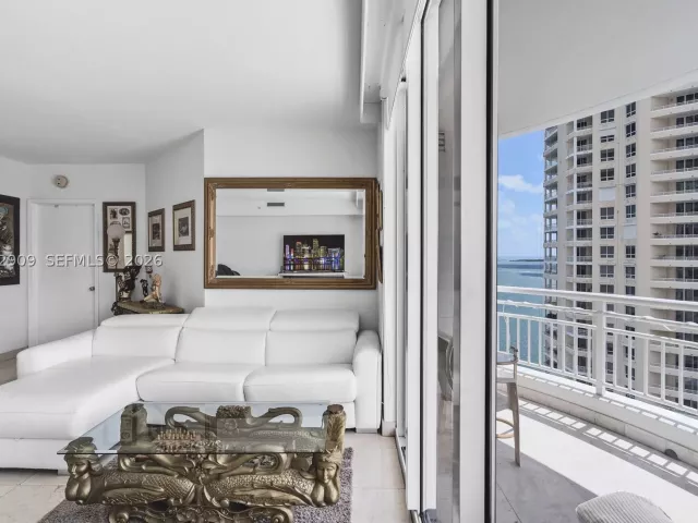 1-bedroom condo for rent in Miami - 848 Brickell Key Dr 1903 - MondialRealty