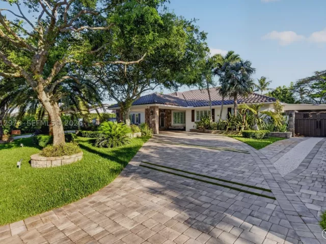 4-bedroom home for sale in Miami - 10570 SW 56th Ter - MondialRealty