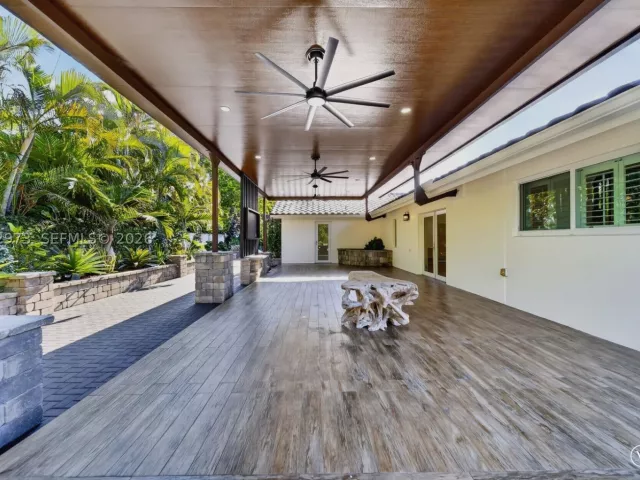 4-bedroom home for sale in Miami - 10570 SW 56th Ter - MondialRealty