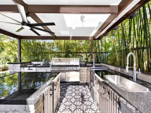 4-bedroom home for sale in Miami - 10570 SW 56th Ter - MondialRealty