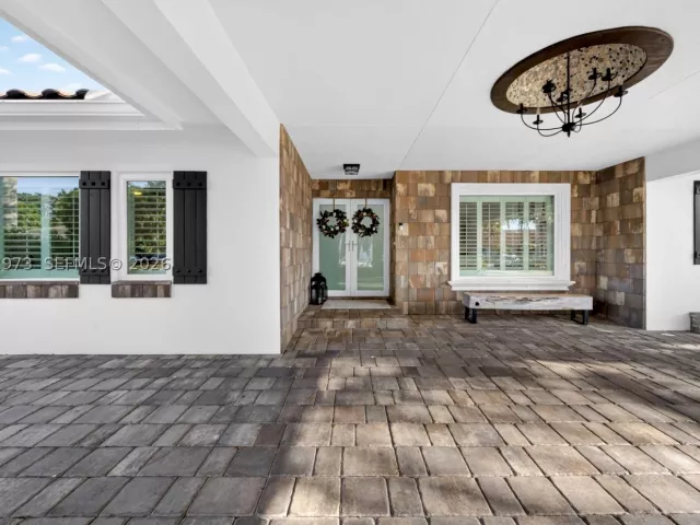 4-bedroom home for sale in Miami - 10570 SW 56th Ter - MondialRealty