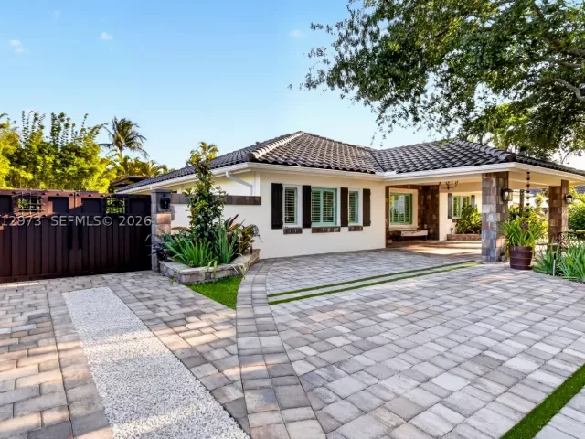 4-bedroom home for sale in Miami - 10570 SW 56th Ter - MondialRealty