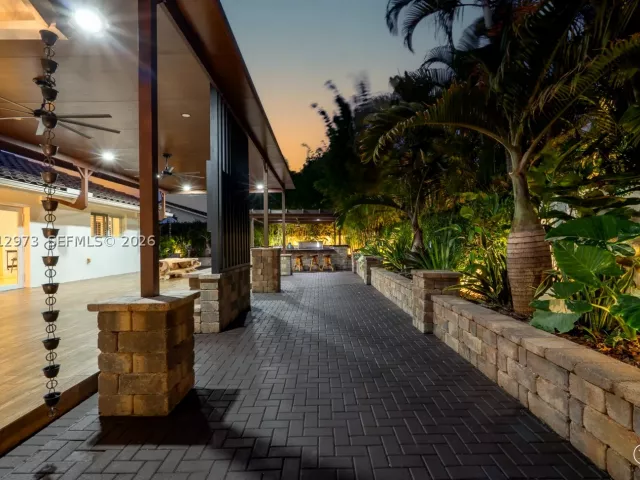 4-bedroom home for sale in Miami - 10570 SW 56th Ter - MondialRealty