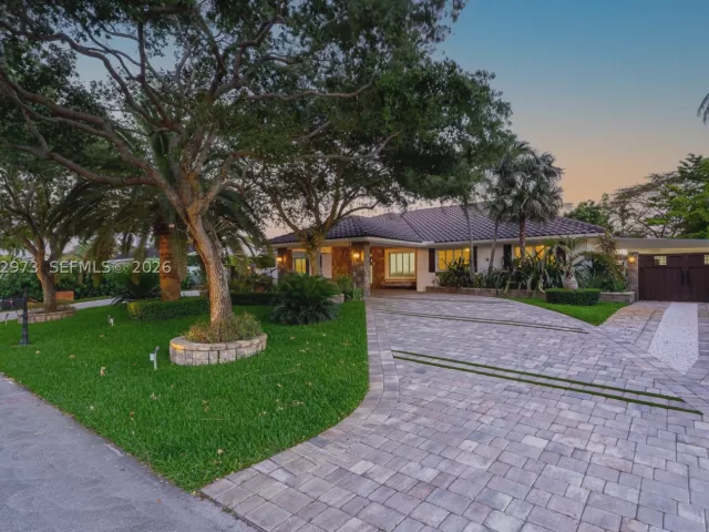 4-bedroom home for sale in Miami - 10570 SW 56th Ter - MondialRealty