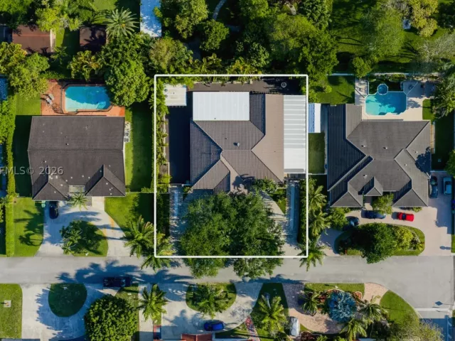4-bedroom home for sale in Miami - 10570 SW 56th Ter - MondialRealty
