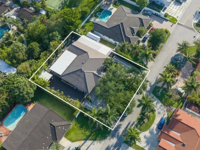 4-bedroom home for sale in Miami - 10570 SW 56th Ter - MondialRealty