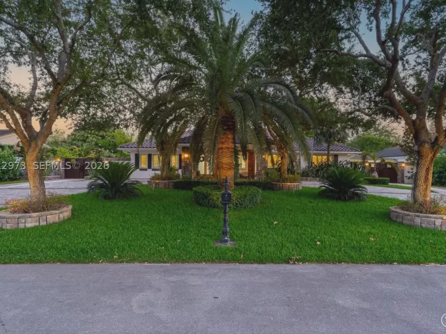 4-bedroom home for sale in Miami - 10570 SW 56th Ter - MondialRealty