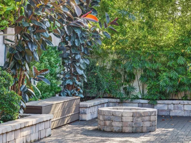 4-bedroom home for sale in Miami - 10570 SW 56th Ter - MondialRealty