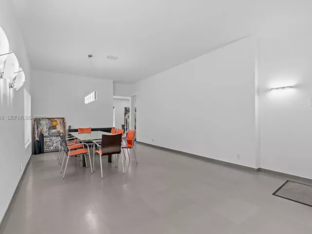 5-bedroom home for sale in Hollywood - 3760 SW 51st St - MondialRealty