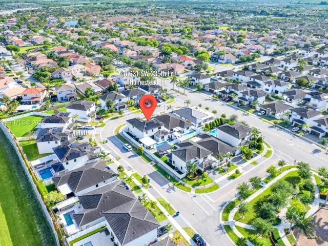 4-bedroom home for sale in Homestead - 10631 SW 235th Ln - MondialRealty