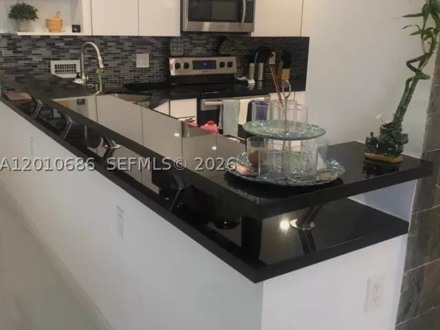 2-bedroom condo for rent in Hallandale Beach - 2030 S Ocean Dr 1706 - MondialRealty