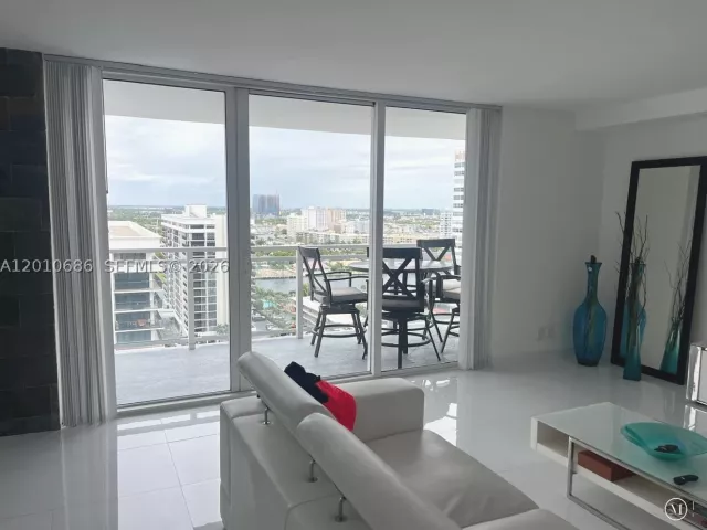 2-bedroom condo for rent in Hallandale Beach - 2030 S Ocean Dr 1706 - MondialRealty