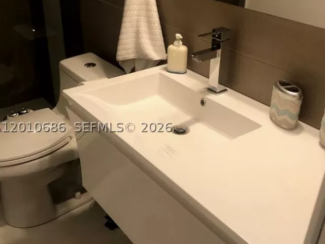 2-bedroom condo for rent in Hallandale Beach - 2030 S Ocean Dr 1706 - MondialRealty