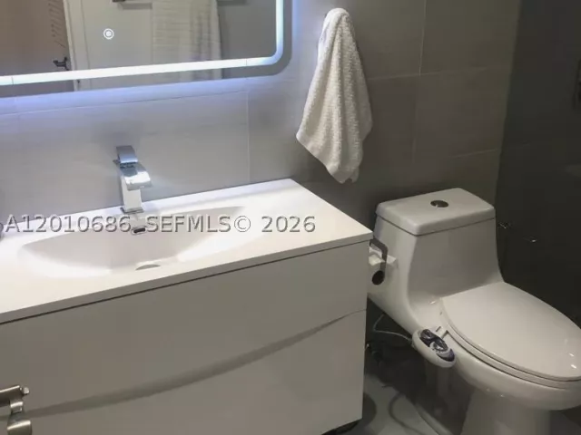 2-bedroom condo for rent in Hallandale Beach - 2030 S Ocean Dr 1706 - MondialRealty