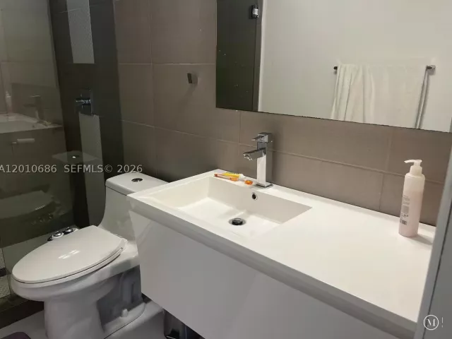 2-bedroom condo for rent in Hallandale Beach - 2030 S Ocean Dr 1706 - MondialRealty