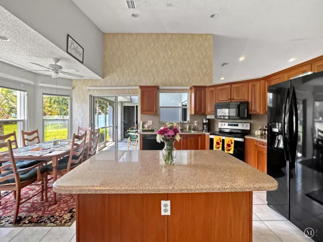 3-bedroom home for sale in Deerfield Beach - 180 NW 47th Avenue - MondialRealty