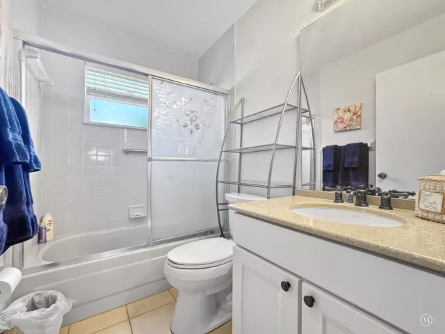 3-bedroom home for sale in Deerfield Beach - 180 NW 47th Avenue - MondialRealty