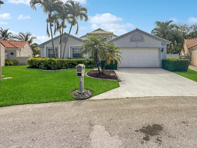 3-bedroom home for sale in Deerfield Beach - 180 NW 47th Avenue - MondialRealty