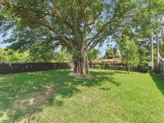 4-bedroom home for rent in Miami - 233 NW 120th St - MondialRealty