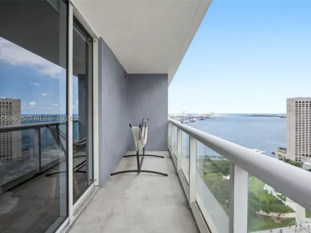 2-bedroom condo for sale in Miami - 50 Biscayne Blvd 2911 - MondialRealty