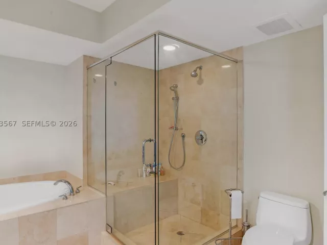 2-bedroom condo for rent in Hallandale Beach - 1850 S Ocean Dr 1410 - MondialRealty