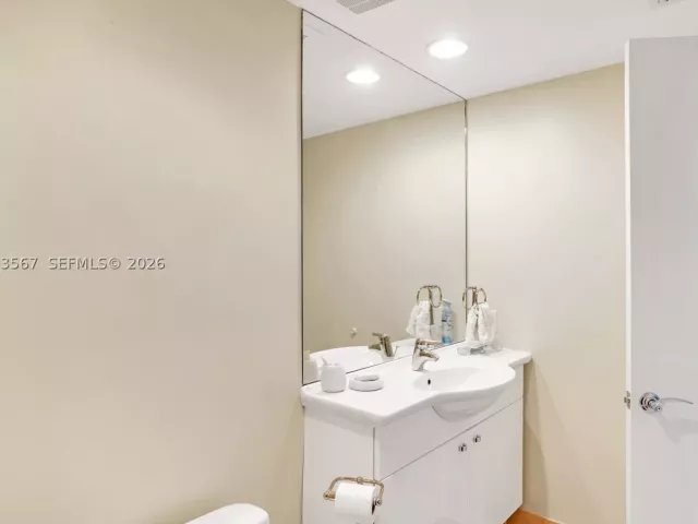 2-bedroom condo for rent in Hallandale Beach - 1850 S Ocean Dr 1410 - MondialRealty