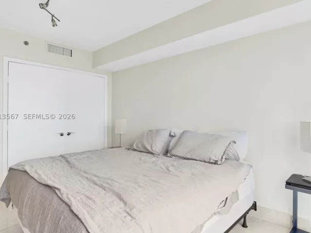 2-bedroom condo for rent in Hallandale Beach - 1850 S Ocean Dr 1410 - MondialRealty